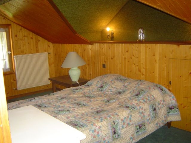 chambre indépendante sur palier avec coin toilette